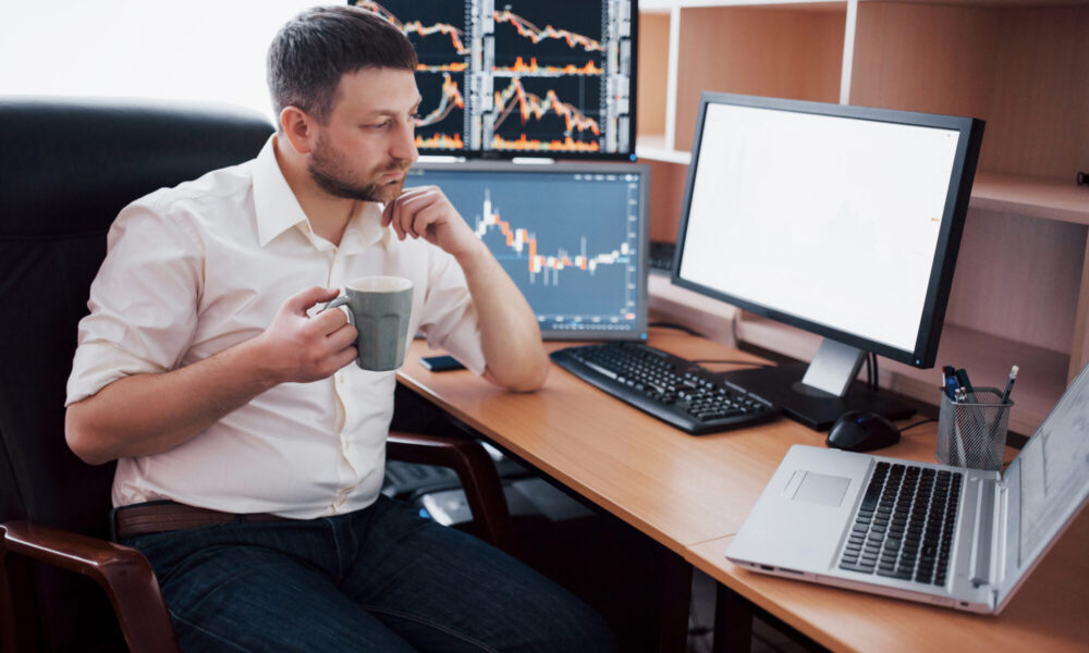 how-to-trade-nasdaq-100-futures:-strategies-for-new-and-experienced-traders